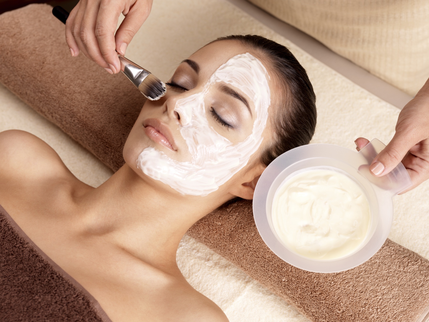 Customized signature facial with a professional treatment mask