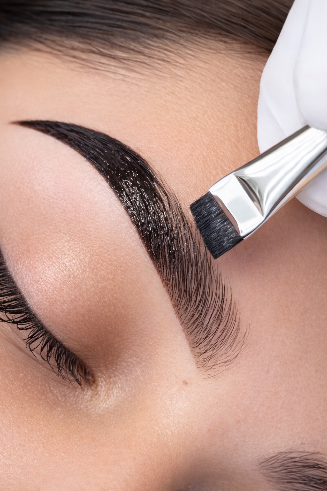 Close-up brow shaping and tint application
